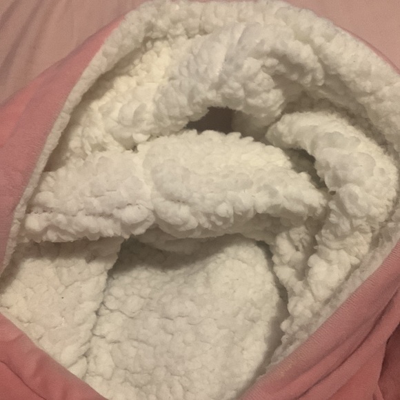 Pink Comfy - Picture 3 of 5